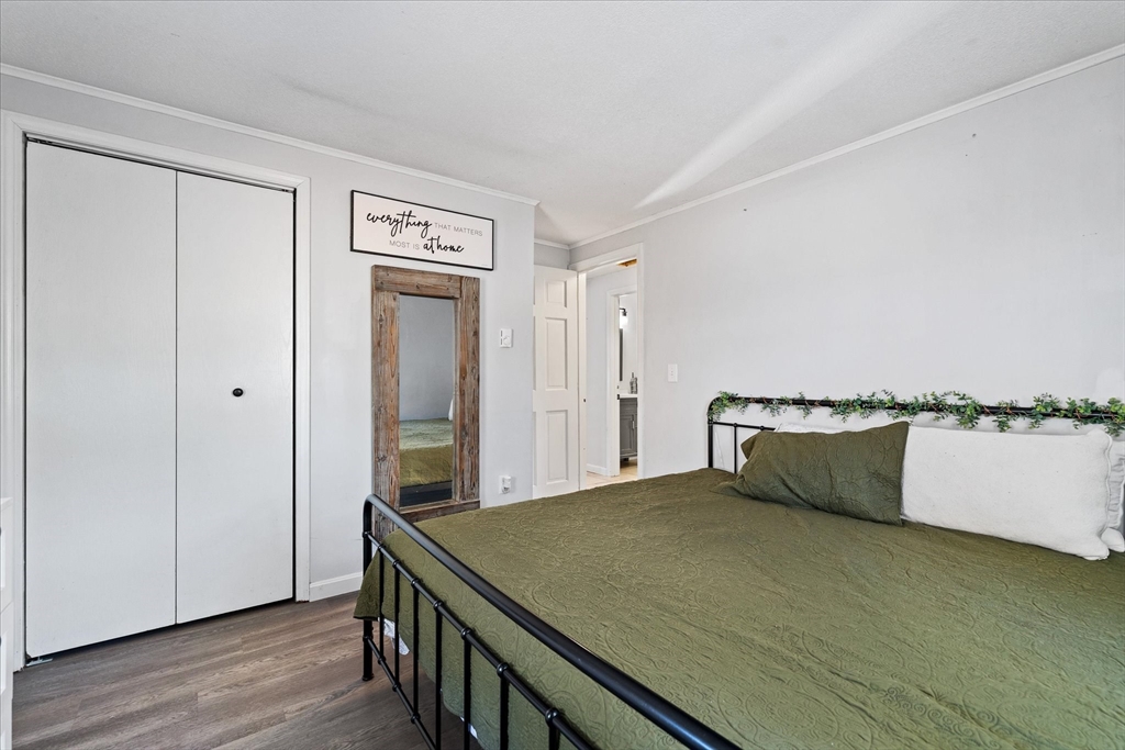 514 West Street Gardner, MA 01440 - Photo 14 of 37 a room with wooden floor and window