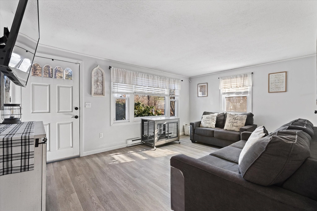 514 West Street Gardner, MA 01440 - Photo 3 of 37 a living room with furniture
