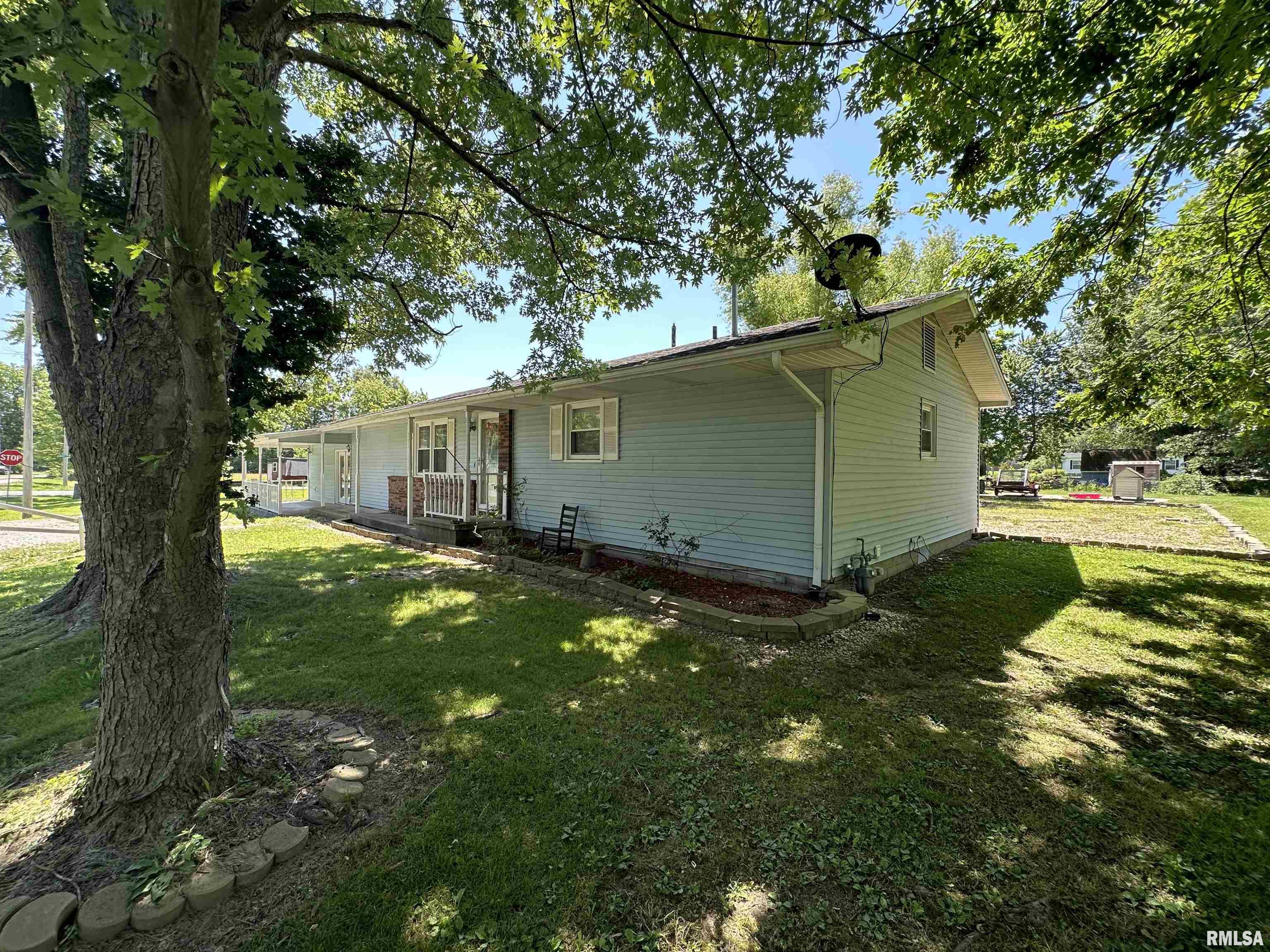509 Berry Street Freeman Spur, IL 62841 - Photo 3 of 42