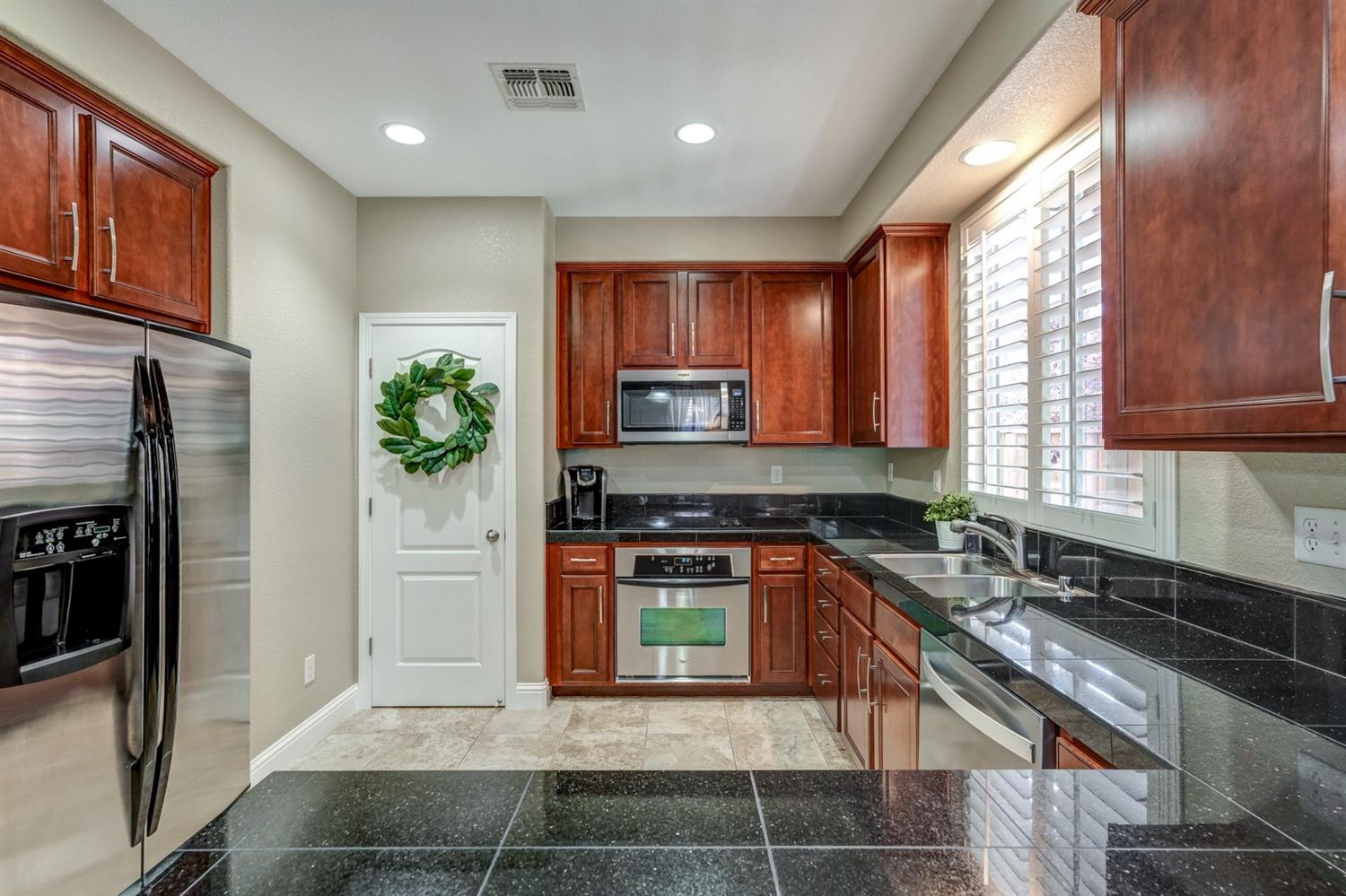 692 Blueberry Lane Madera, CA 93638 - Photo 12 of 43