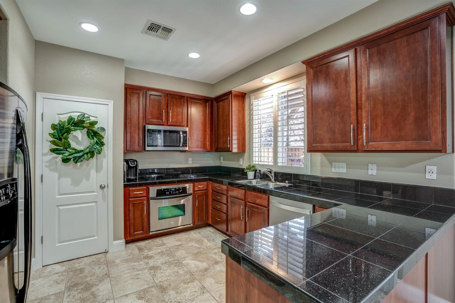 692 Blueberry Lane Madera, CA 93638 - Photo 13 of 43