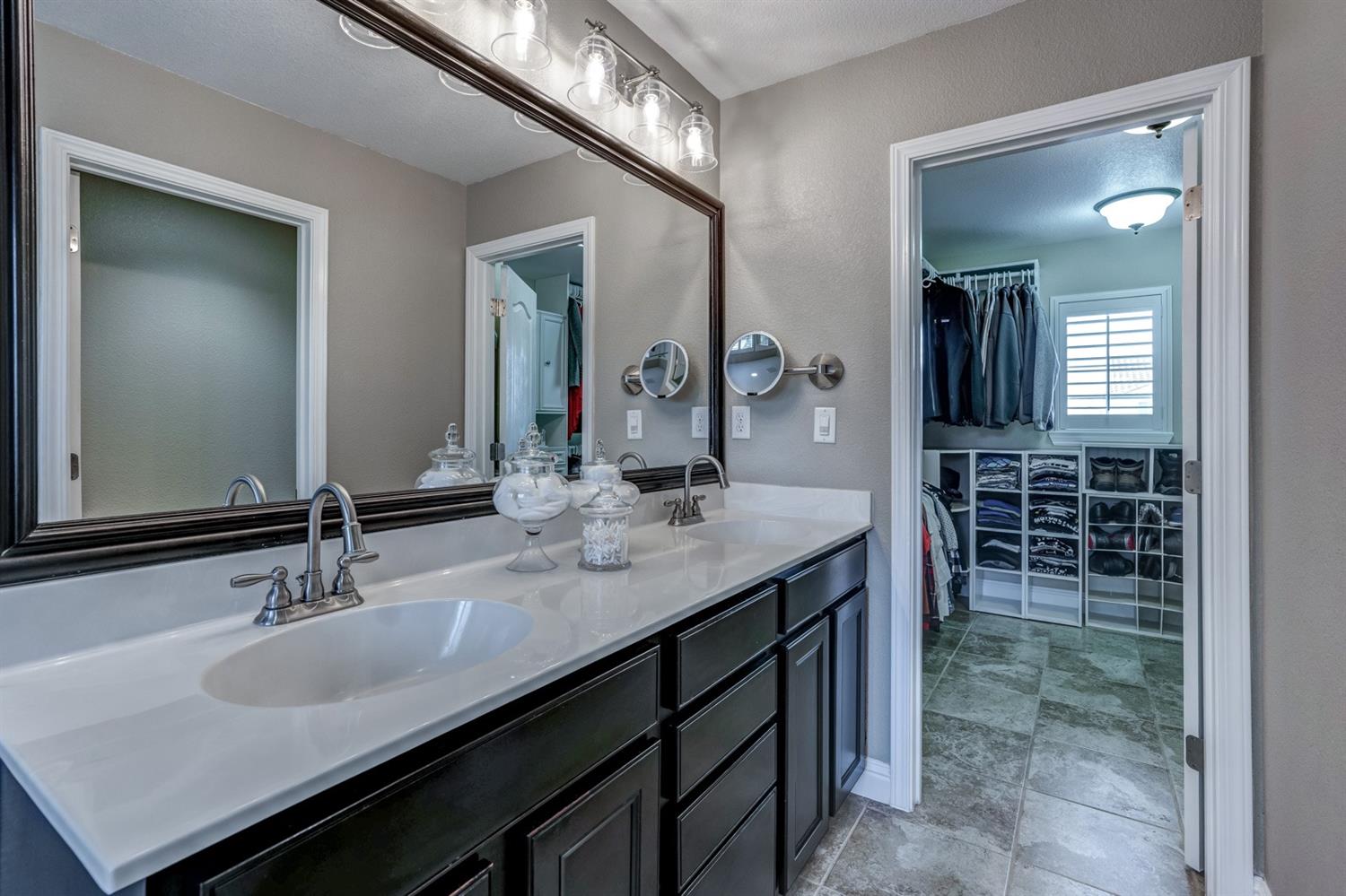 692 Blueberry Lane Madera, CA 93638 - Photo 30 of 43