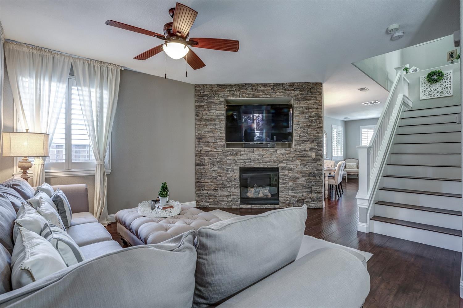 692 Blueberry Lane Madera, CA 93638 - Photo 9 of 43