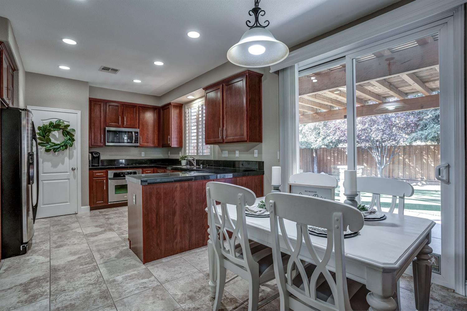 692 Blueberry Lane Madera, CA 93638 - Photo 10 of 43