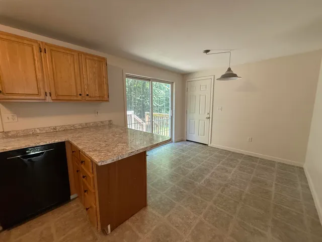 $3,000 | 144 Main Street, Unit 2, Fremont, NH 03044