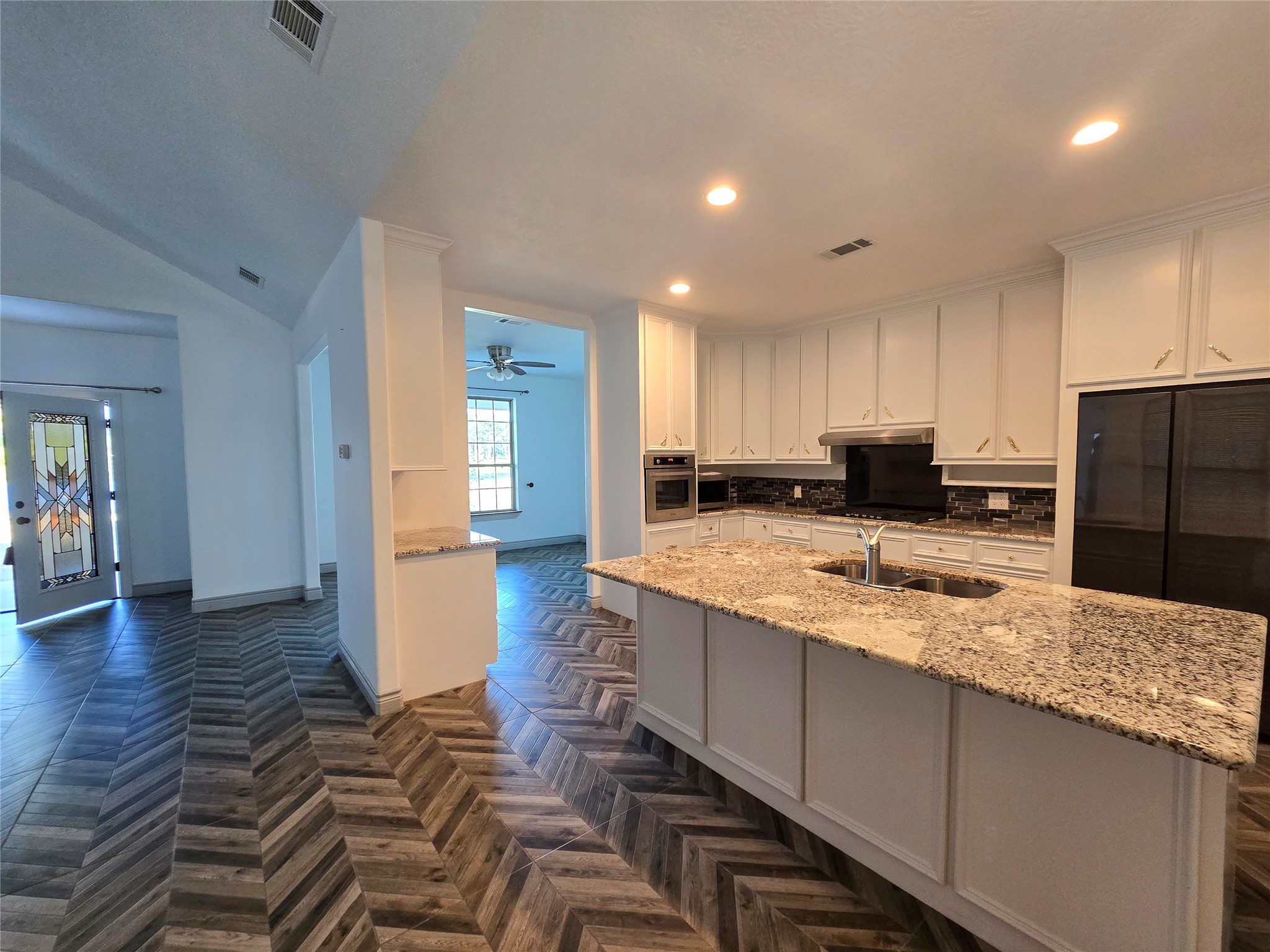 2002 White Doe Court Cleveland, TX 77328 - Photo 12 of 49