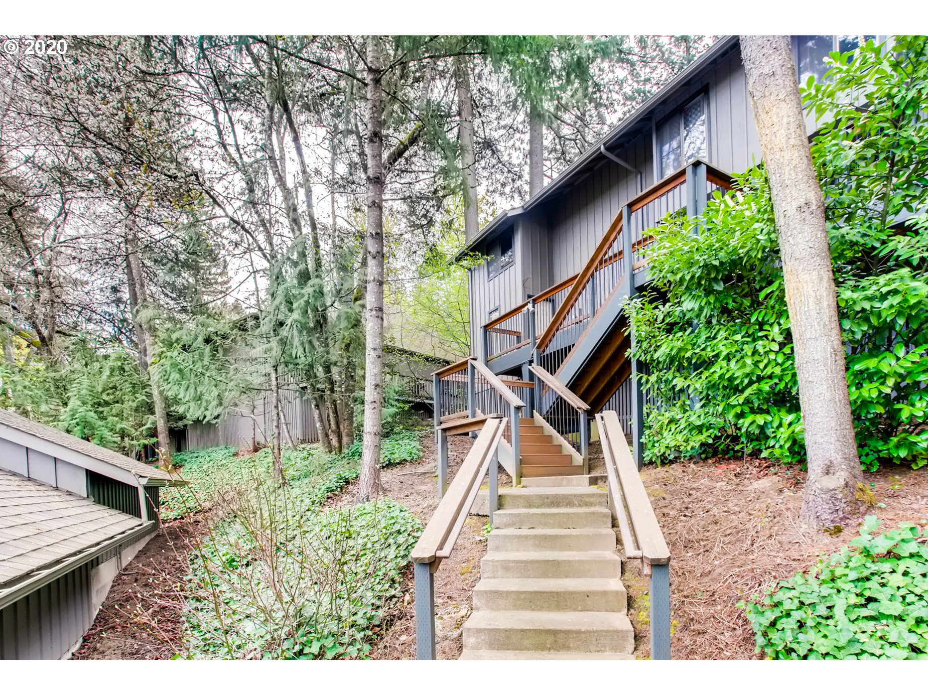 5557 Southwest Multnomah Boulevard Portland, OR 97219 - Photo 2 of 21