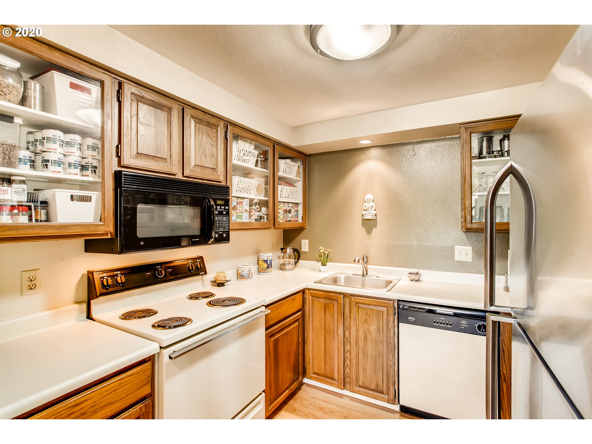 5557 Southwest Multnomah Boulevard Portland, OR 97219 - Photo 7 of 21