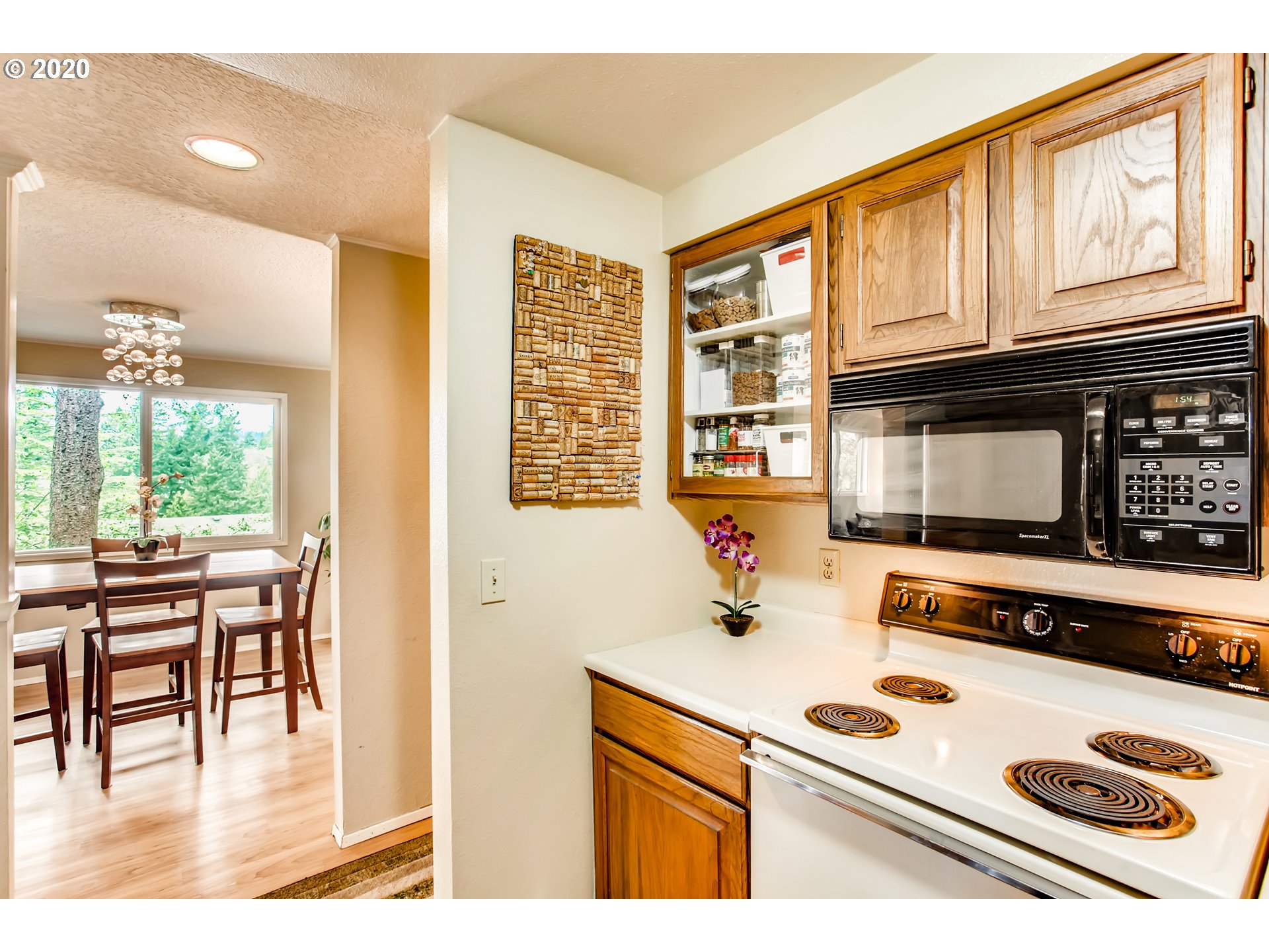 5557 Southwest Multnomah Boulevard Portland, OR 97219 - Photo 9 of 21