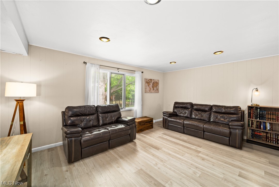 2413 Claver Road Cleveland, OH 44118 - Photo 7 of 30