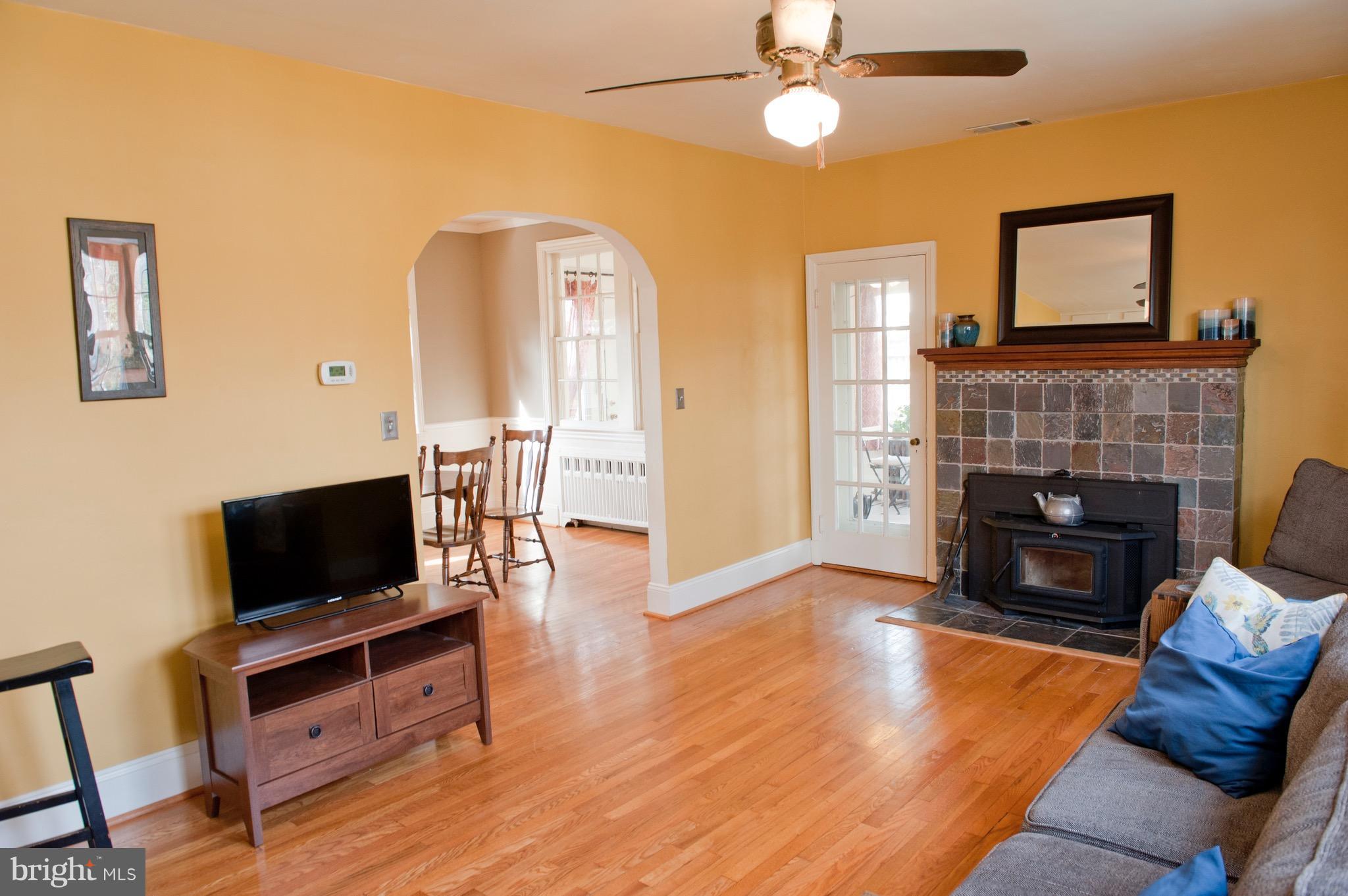 308 Kingston Road Baltimore, MD 21229 - Photo 3 of 30 a living room with furniture and a flat screen tv