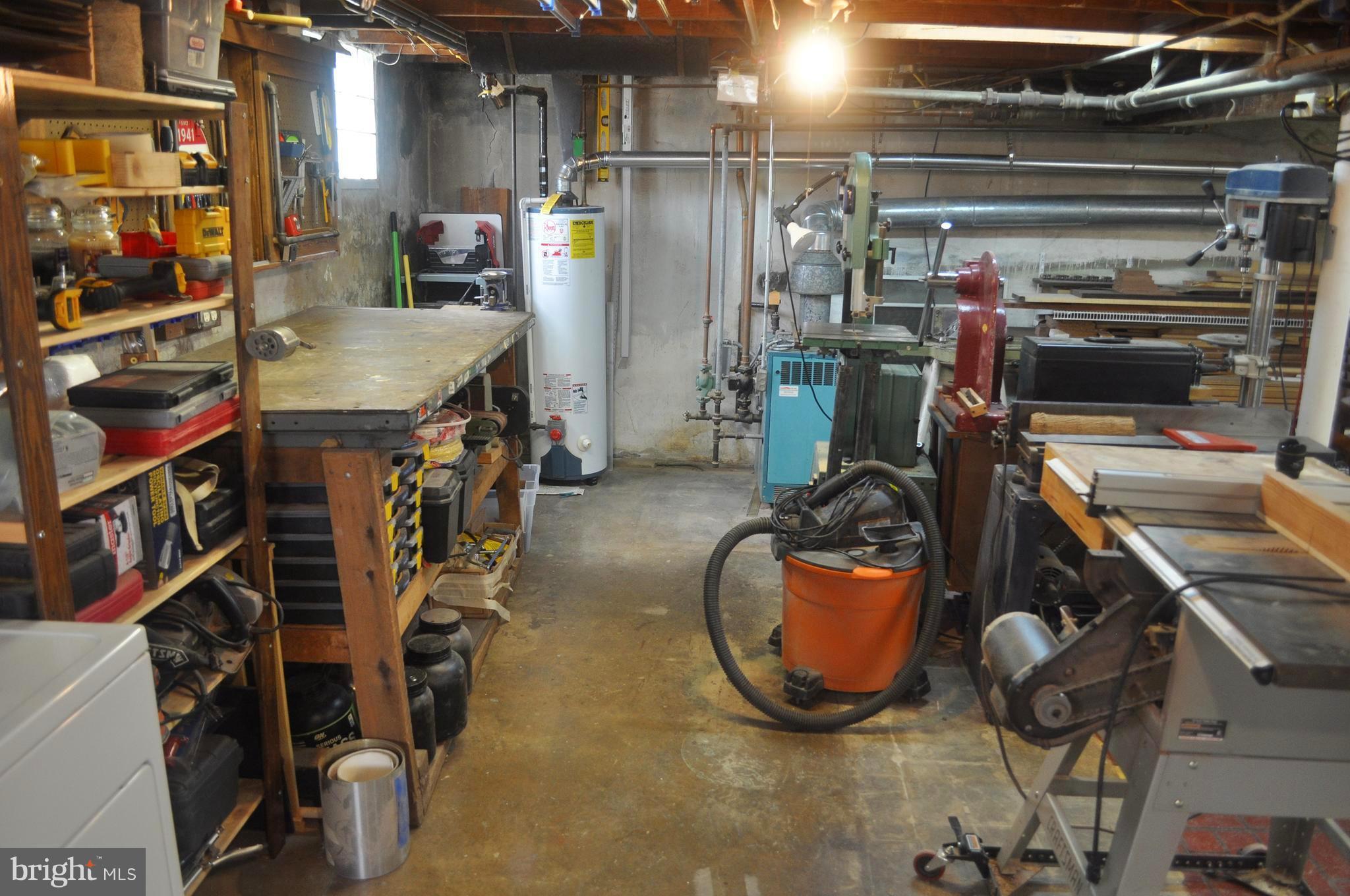 308 Kingston Road Baltimore, MD 21229 - Photo 29 of 30 a room with gym equipment