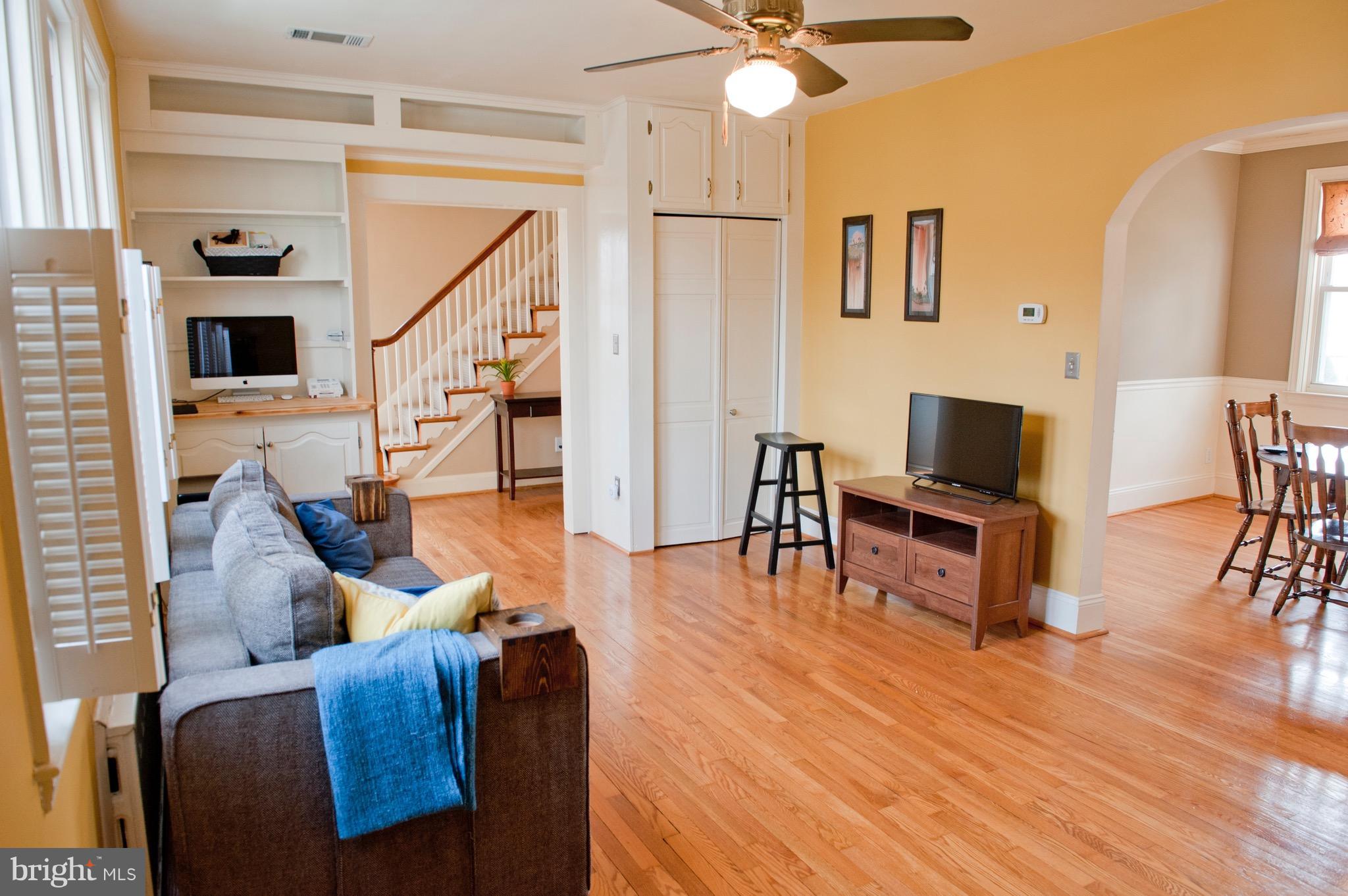308 Kingston Road Baltimore, MD 21229 - Photo 4 of 30 a living room with furniture and a flat screen tv