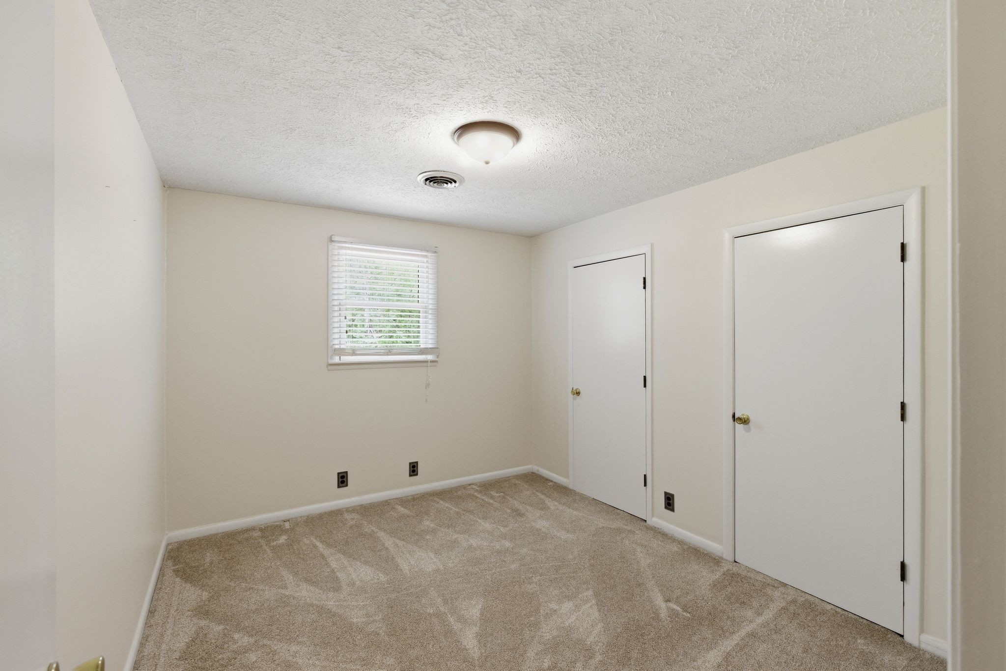 580 Defeated Creek Road Centerville, TN 37033 - Photo 43 of 71 a view of a window in an empty room