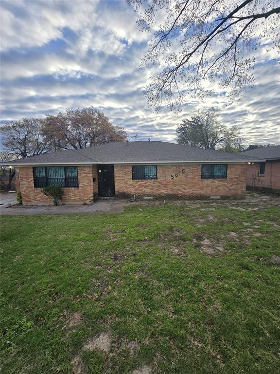 a view of a house with a big yard