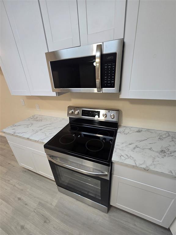 5616 Grassy Ridge Trail Dallas, TX 75241 - Photo 5 of 11 a stove top oven sitting inside of a kitchen