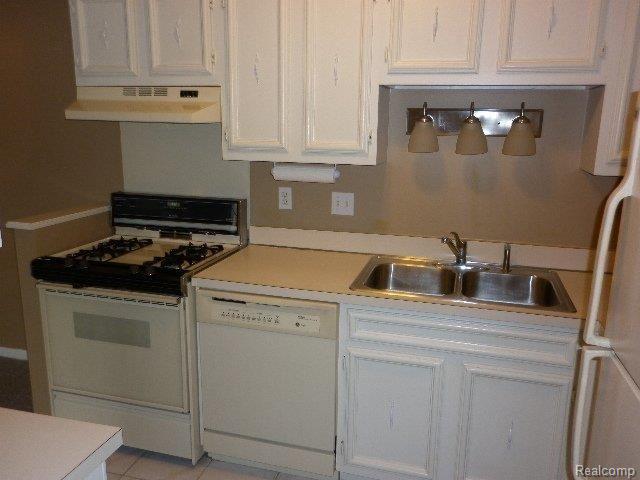 54731 Shelby Road Utica, MI 48316 - Photo 23 of 25 P1000029.JPG