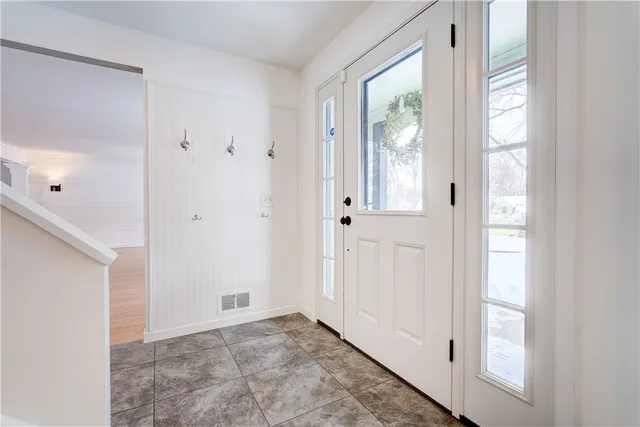 $485,000 | 27 Crestview Drive, Pittsford, NY 14534