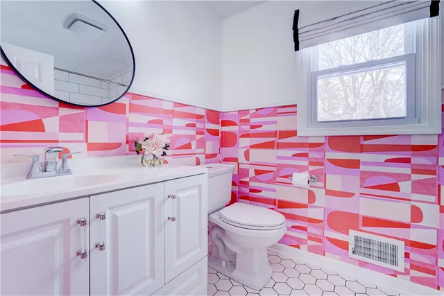 $485,000 | 27 Crestview Drive, Pittsford, NY 14534