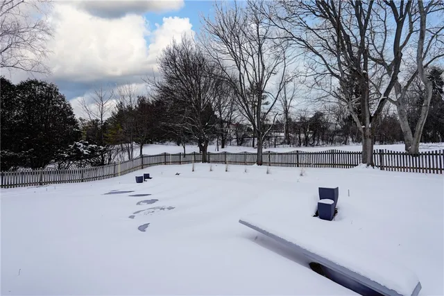 $485,000 | 27 Crestview Drive, Pittsford, NY 14534