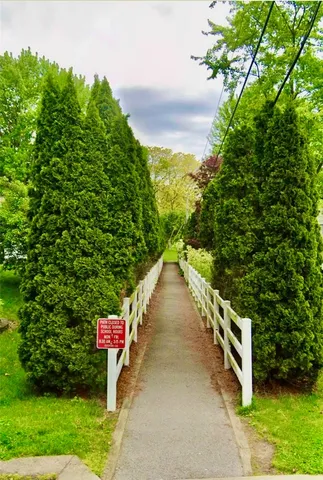 $485,000 | 27 Crestview Drive, Pittsford, NY 14534