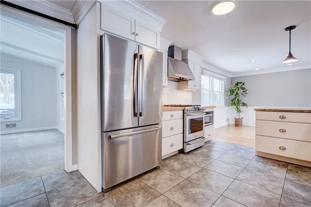 $485,000 | 27 Crestview Drive, Pittsford, NY 14534