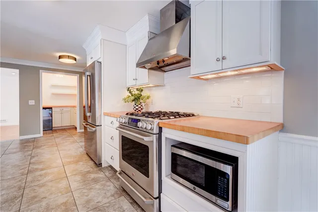 $485,000 | 27 Crestview Drive, Pittsford, NY 14534