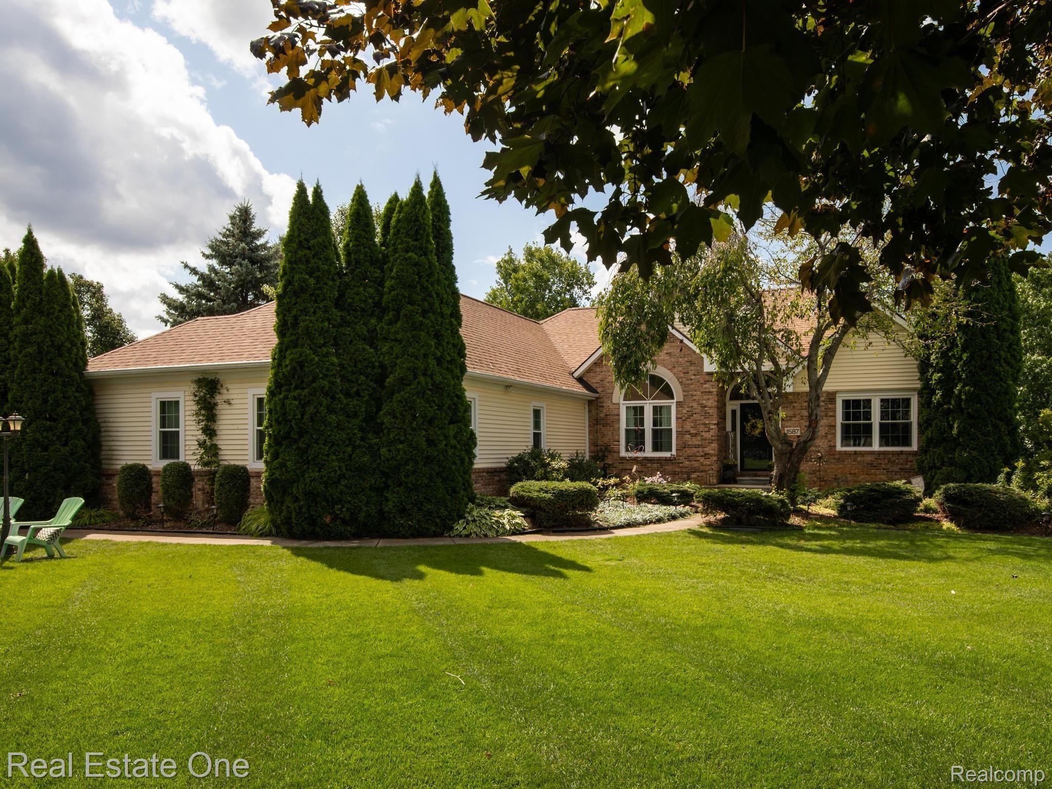 1587 West View Trail Howell, MI 48843 - Photo 1 of 53 1-WViewTrl.jpg