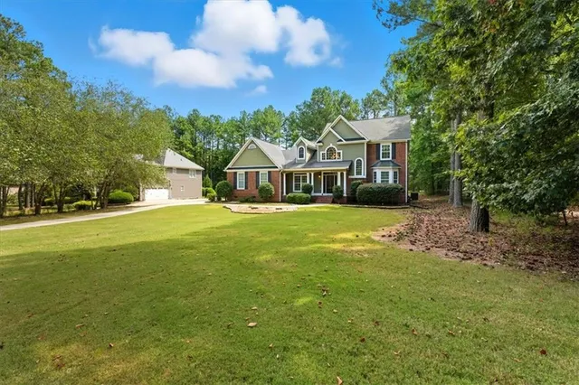 a view of house with a big yard