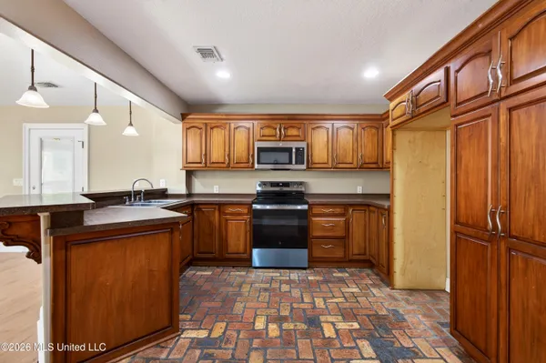 $280,000 | 1332 Oak Street, Ocean Springs, MS 39564