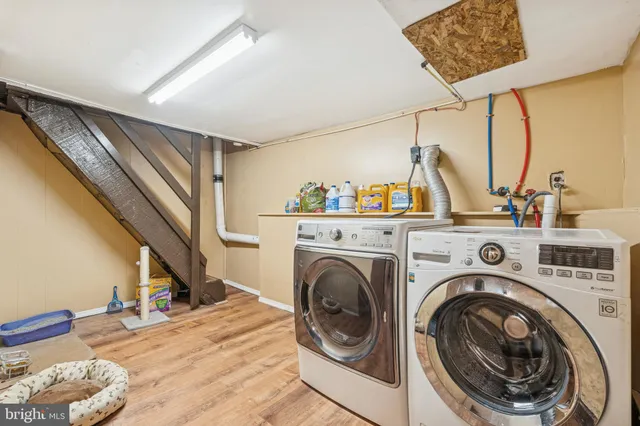 a view of livingroom with washer and dryer