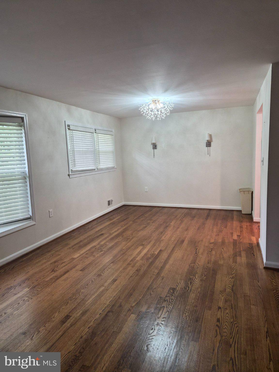 2136 Edgewater Parkway Silver Spring, MD 20903 - Photo 6 of 10 Dining Area