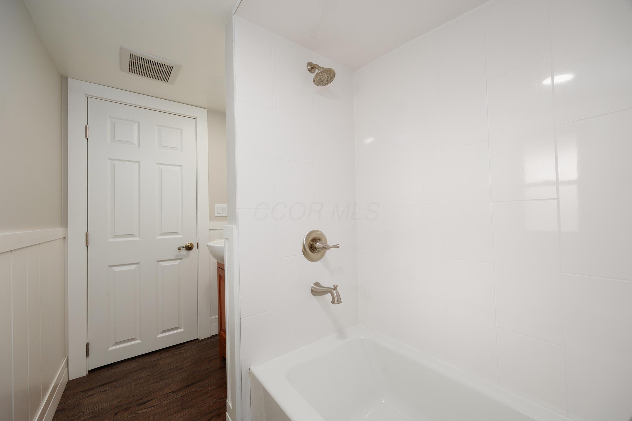 2182 Frank Road Columbus, OH 43223 - Photo 20 of 42 0319 Bo 2182 Frank Rd-54_(2048)