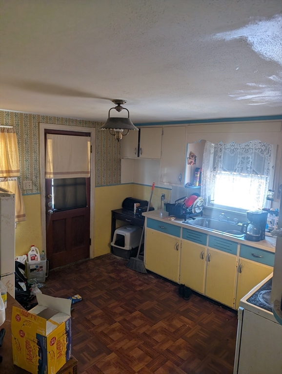 141 Shawmut Street Springfield, MA 01108 - Photo 6 of 19 Gallery Image 6