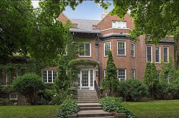 $995,000 | 1820 Girard Avenue South, Unit 1, Minneapolis, MN 55403