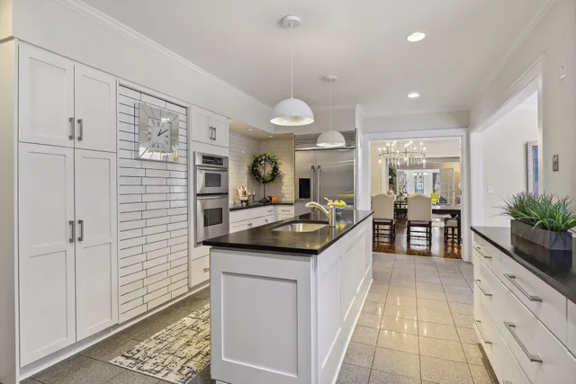 $1,200,000 | 1820 Girard Avenue South, Unit 1, Minneapolis, MN 55403