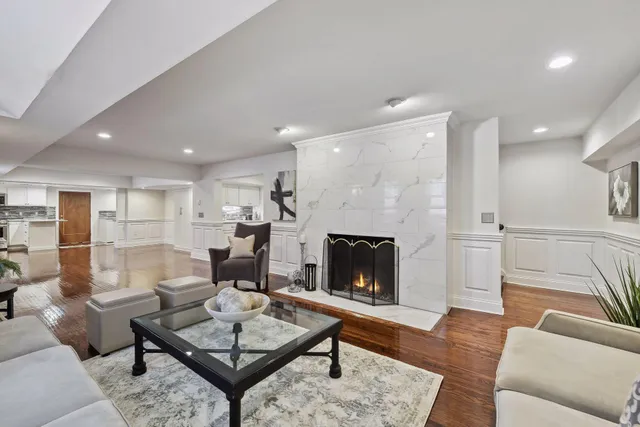 $1,200,000 | 1820 Girard Avenue South, Unit 1, Minneapolis, MN 55403