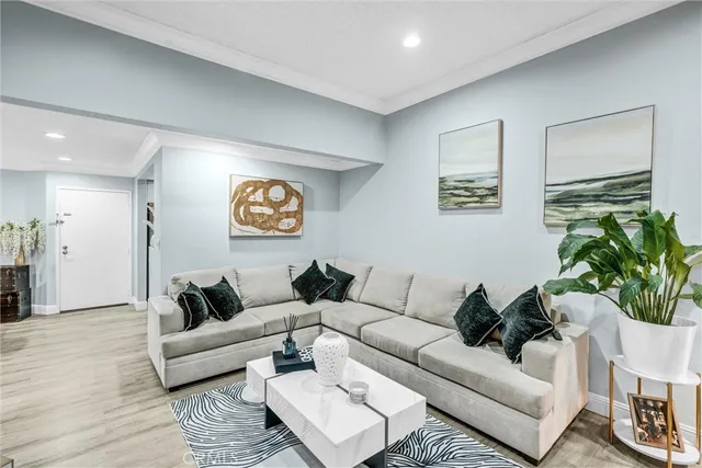 $429,900 | 7800 Topanga Canyon Boulevard, Canoga Park, CA 91304