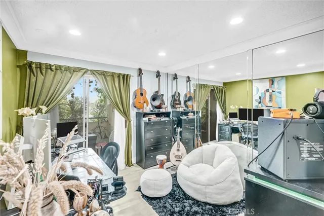 $429,900 | 7800 Topanga Canyon Boulevard, Canoga Park, CA 91304