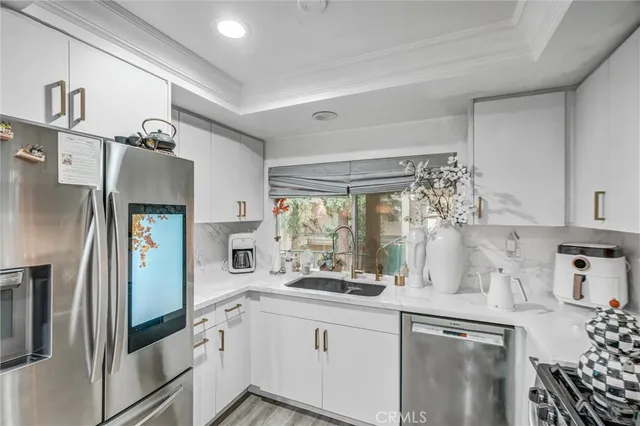 $429,900 | 7800 Topanga Canyon Boulevard, Canoga Park, CA 91304