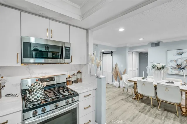 $429,900 | 7800 Topanga Canyon Boulevard, Canoga Park, CA 91304