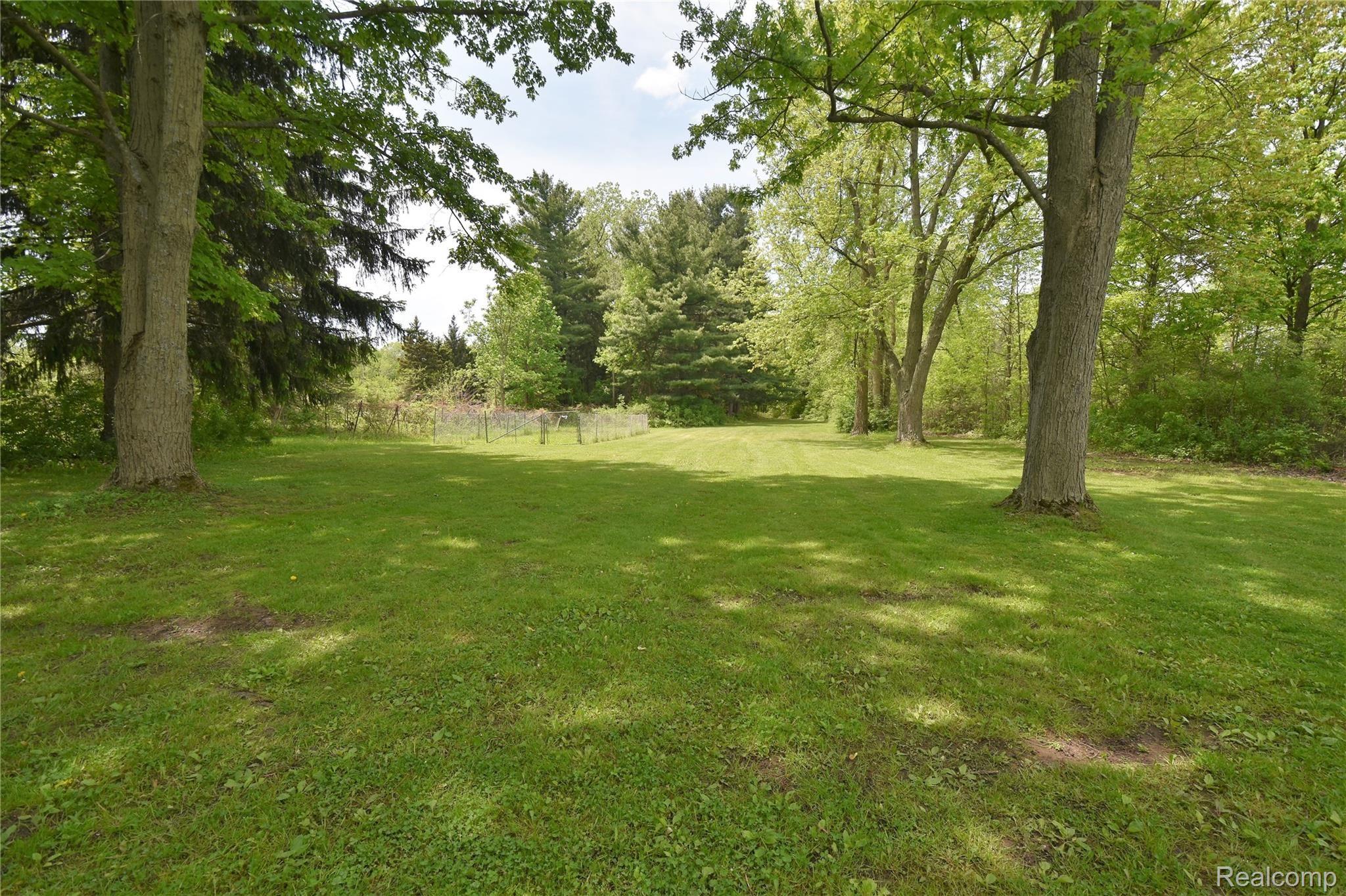 7110 Fenton Road Grand Blanc, MI 48439 - Photo 8 of 28 DSC_9235.JPG