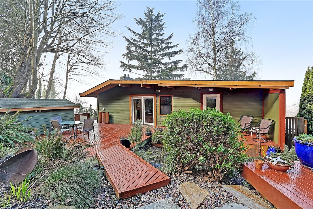 5266 Southwest Jacobsen Road Seattle, WA 98116 - Photo 22 of 25 Gallery Image 22