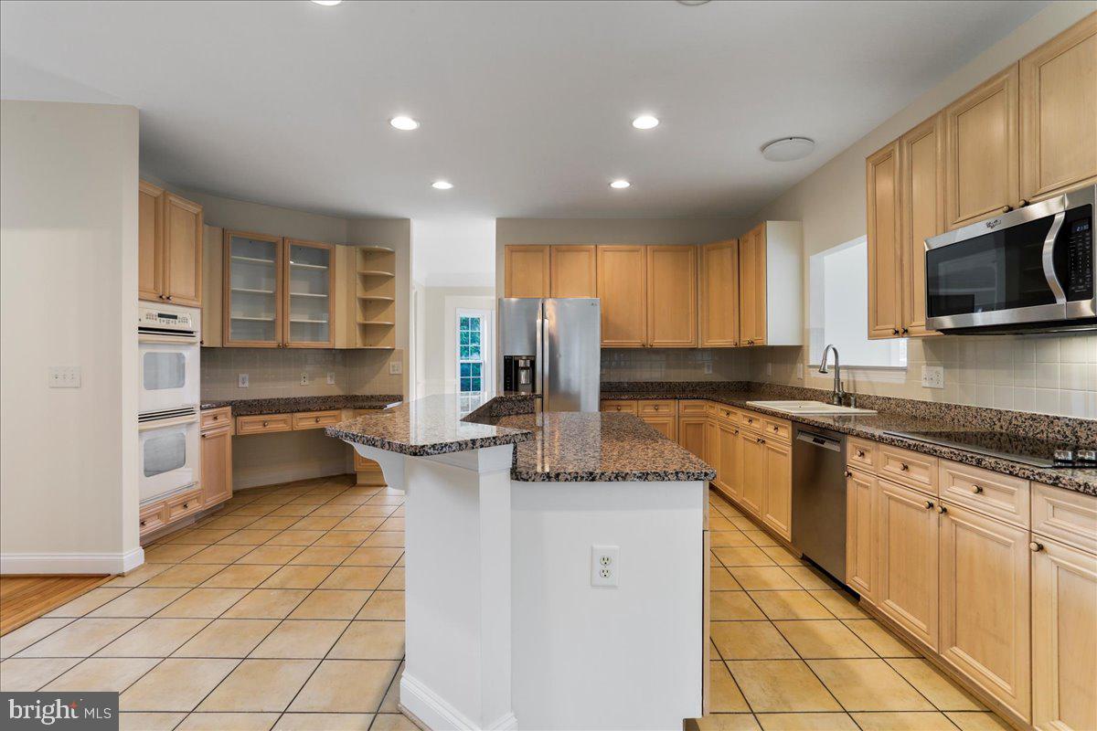 154 Triumphant Way Falling Waters, WV 25419 - Photo 16 of 60 Kitchen