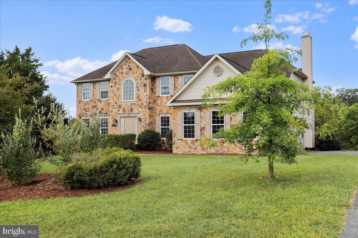 154 Triumphant Way Falling Waters, WV 25419 - Photo 3 of 60