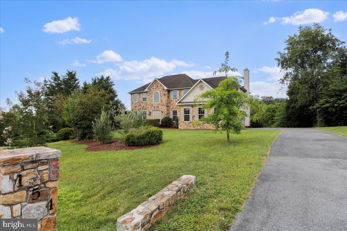 154 Triumphant Way Falling Waters, WV 25419 - Photo 4 of 60