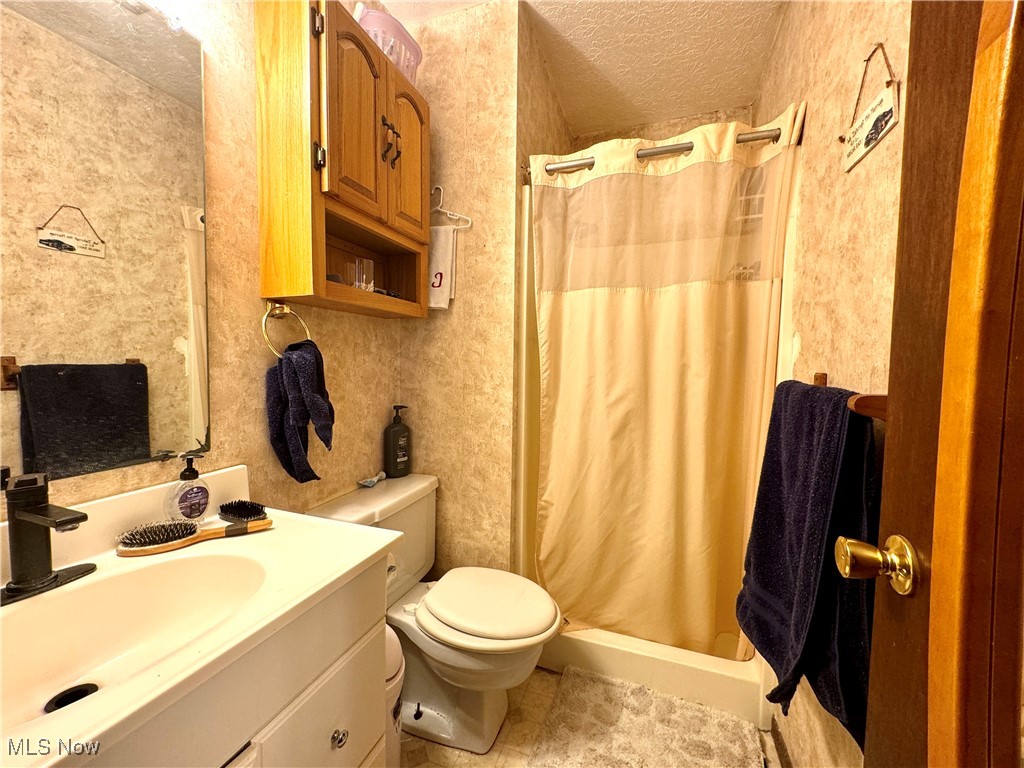 3550-3552 Webb Road Ravenna, OH 44266 - Photo 12 of 24 Full bath off master unit 1
