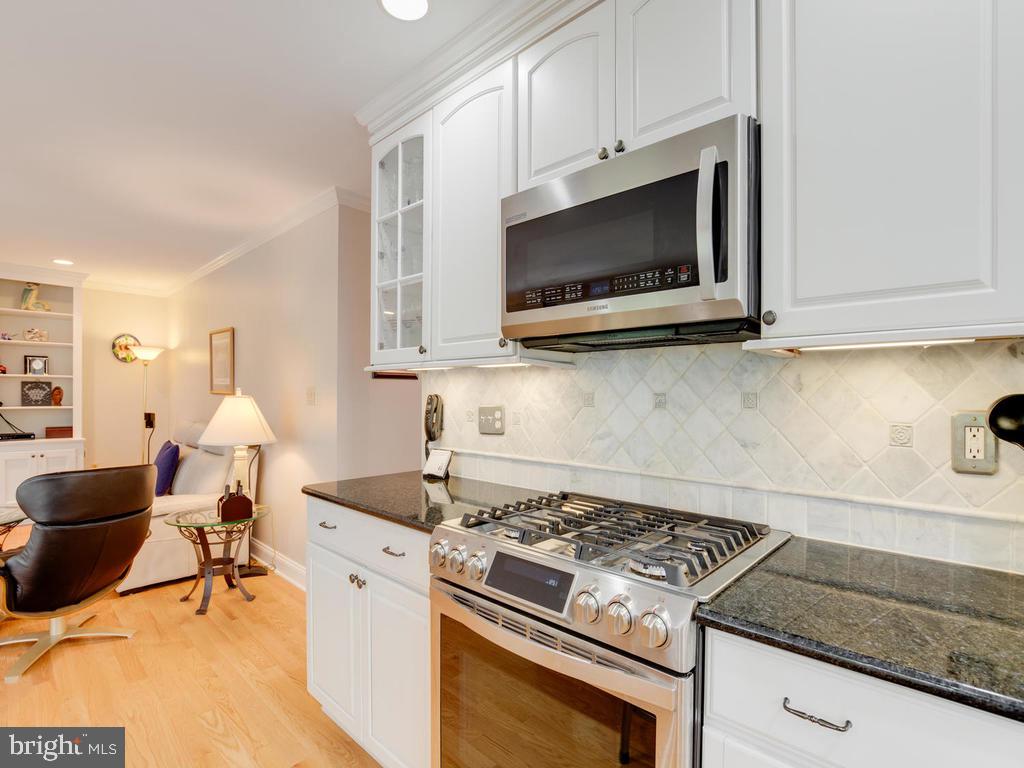 815 Dividing Road Severna Park, MD 21146 - Photo 22 of 74 Natural gas range