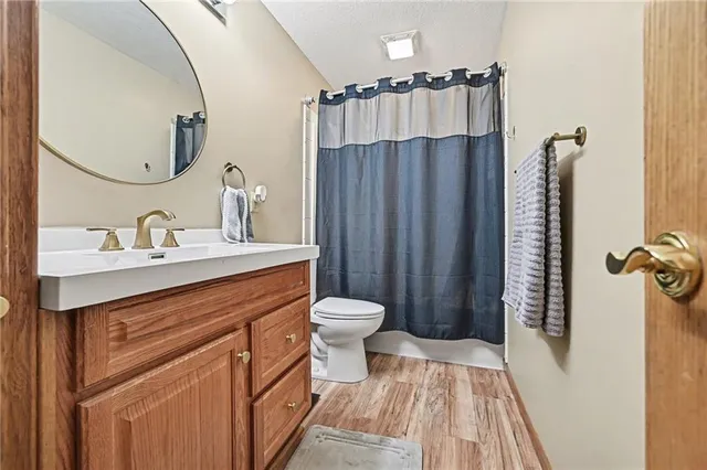 $354,000 | 3004 Lakeview Terrace, Leavenworth, KS 66048