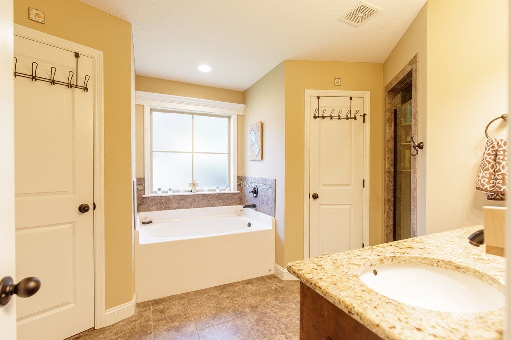 4040 Applecross Road Valdosta, GA 31605 - Photo 14 of 26 Gallery Image 14